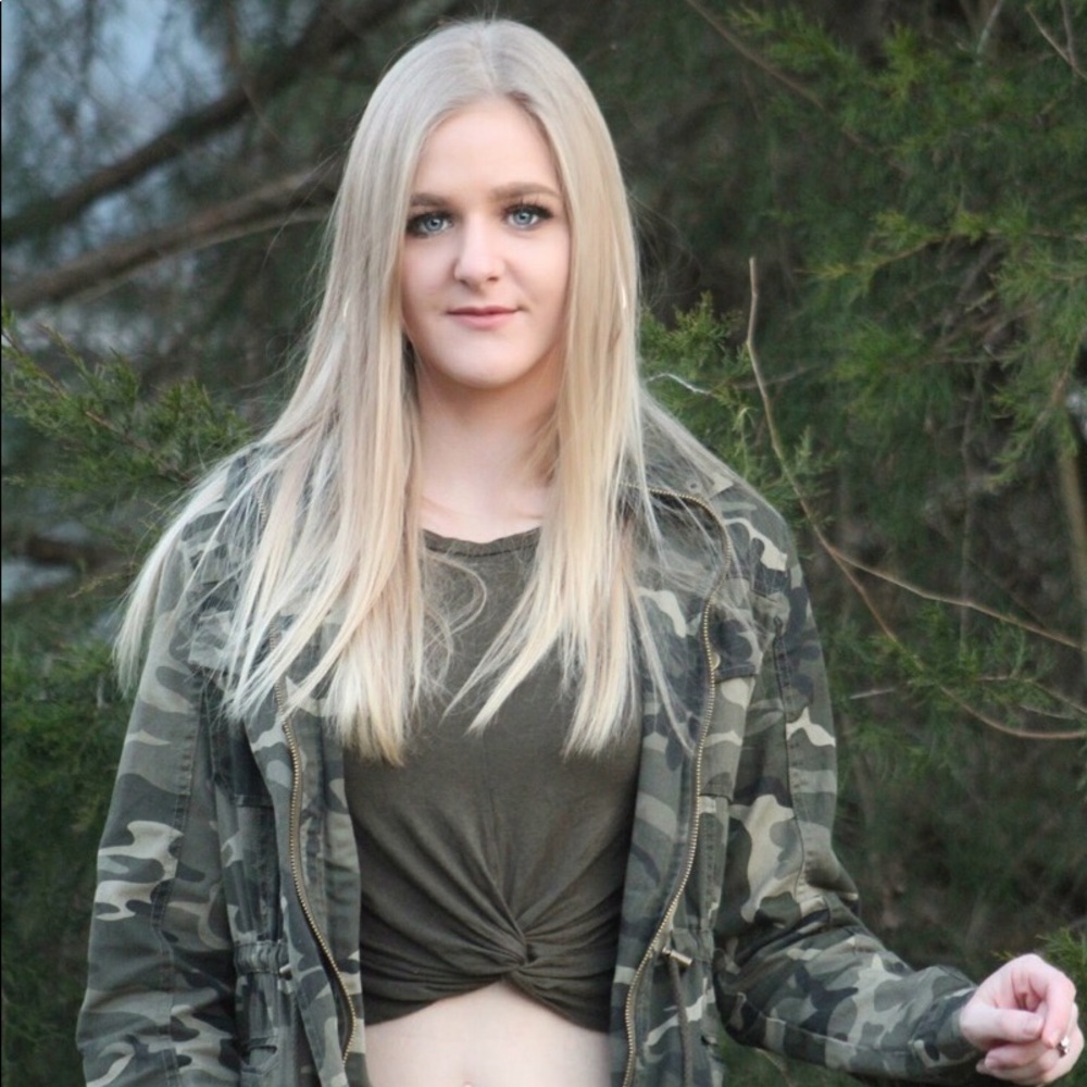 Meet your Posher, Caysey